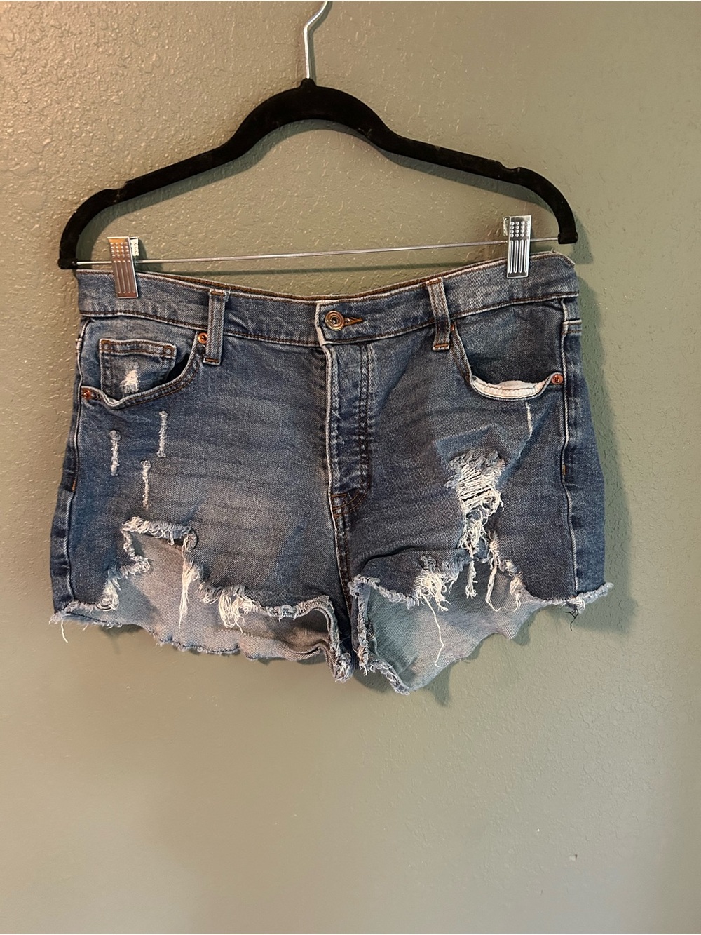 Blue denim shorts with frayed hem #denim #summer
